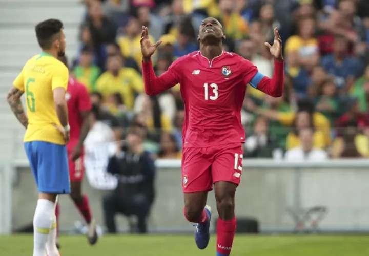 Machado hizo historia con su gol.