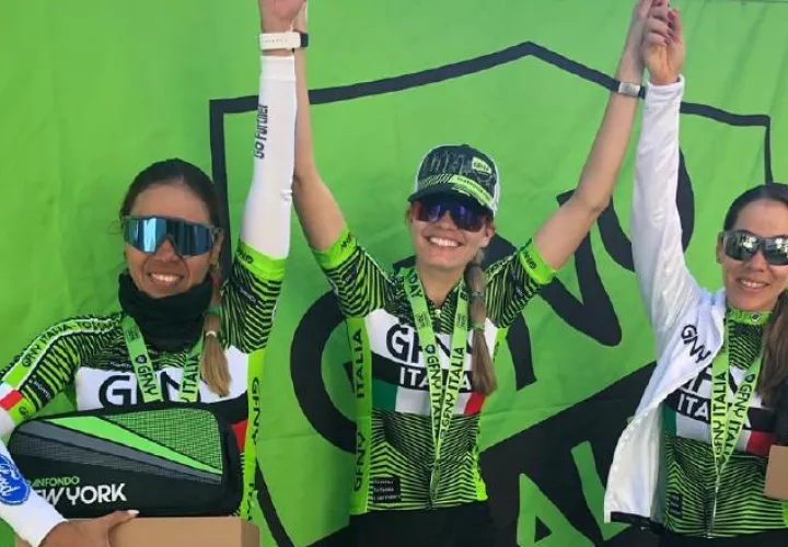Las ganadoras tras la carrera.