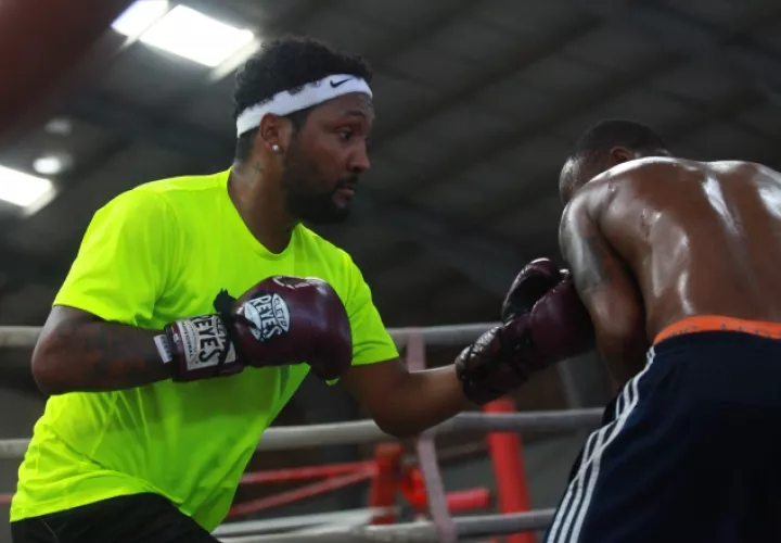 Anselmo "Chemito" Moreno se prepara para su combate. Anayansi Gamez