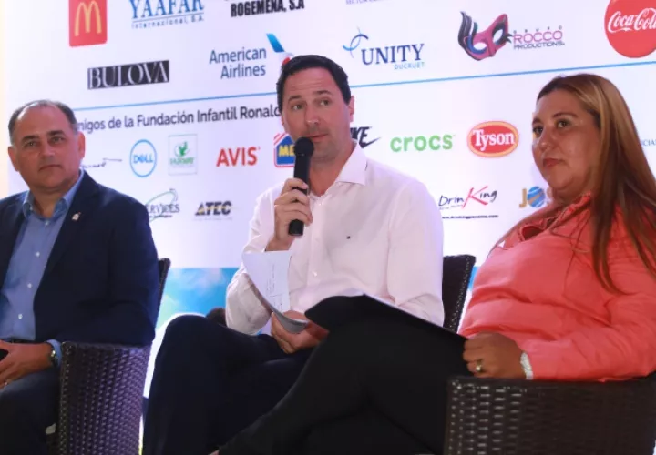 De izq. a dcha.: Loney Armijo, Alfonso Casteñeira y Ninfa Jordan durante la conferencia de prensa de ayer. Anayansi Gamez