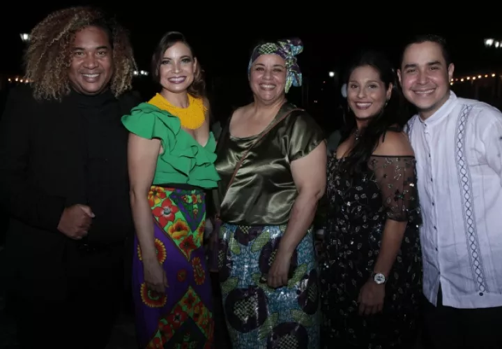 1.  Carlos Quintana, Maicel Bermúdez, Charo Barrera, Meche Ochoa y Aníbal Espinosa.