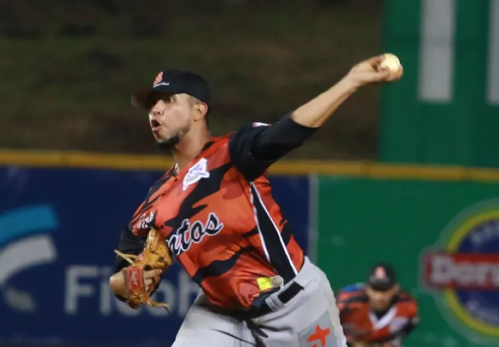 Jesús Yepes sale al montículo hoy. Foto Anayansi Gamez
