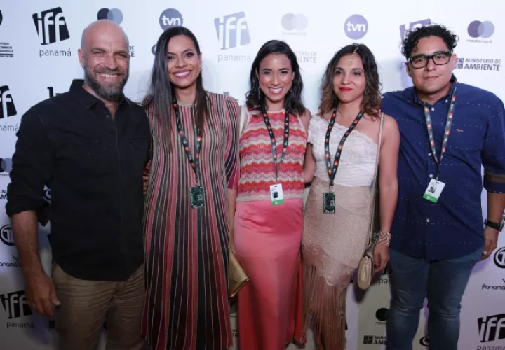 1.  Mauro Colombo, Mariel García, María Isabel Burnes, Ana Elena Tejeira, José Ángel Canto.