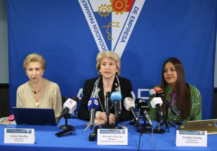 Mercedes Eleta de Brenes y Natalia Young. Foto: Apede