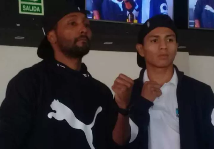 'Chemito' Moreno ante el mexicano Daniel Colula. Cortesía