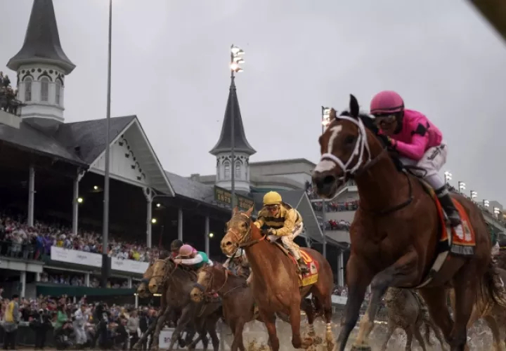 Luis Sáez sobre Maximum Security durante el Kentucky Derby.