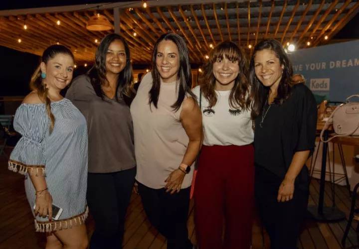 1.  Ana María Torres, Charityn Ortega, Nicole Mujica, Maridelia Araúz y Denisse Parra.