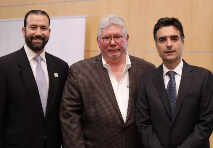1.  Eduardo Lopez, Carlos Sánchez y Esteban Barrientos.