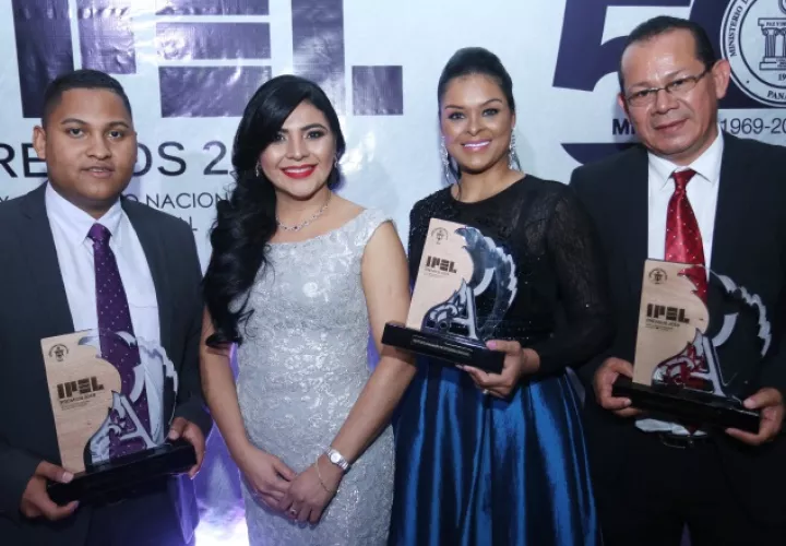 1.  Jean Carlos Díaz, Zulphy Santamaría, Clarissa Castillo y Pablo Castillo.