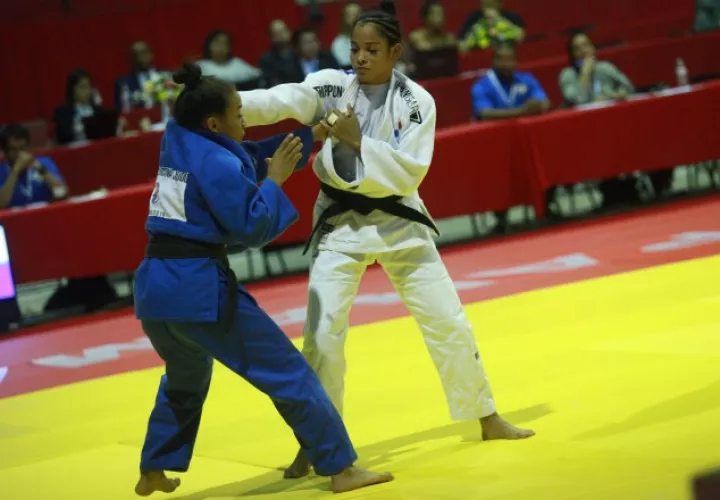 Kristine   Jiménez (der.) ganó bronce. Anayansi Gamez