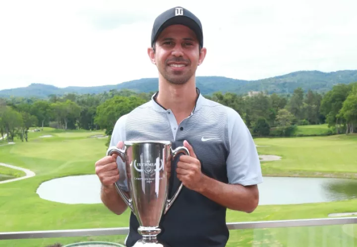  Ordóñez posa con su nuevo trofeo. Foto/Anayansi Gamez
