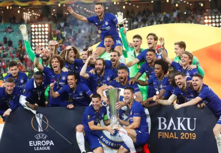 Los nuevos campeones celebran luego de pasarle por encima al Arsenal.