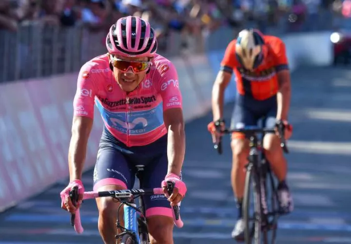 Richard Carapaz es líder del Giro de Italia. AP 
