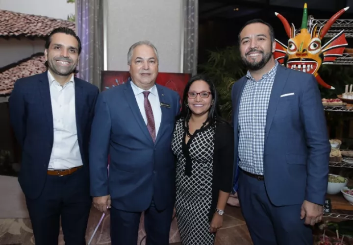 1.  Benjamín Bonilla, Giovanni Cerabona, Fayruz Gómez y José Barrera.