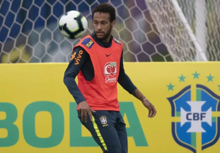 Neymar será titular para amistoso contra Catar. AP