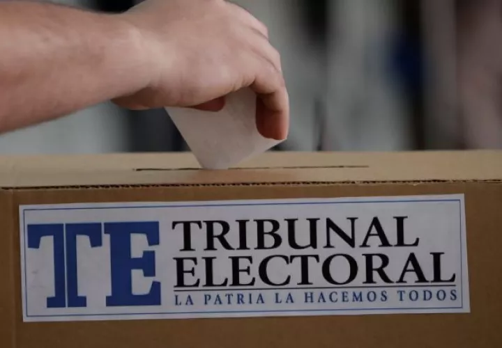 El pueblo rechazó por lo menos a unos 35 diputados que aspiraban a la reelección. Foto Ilustrativa