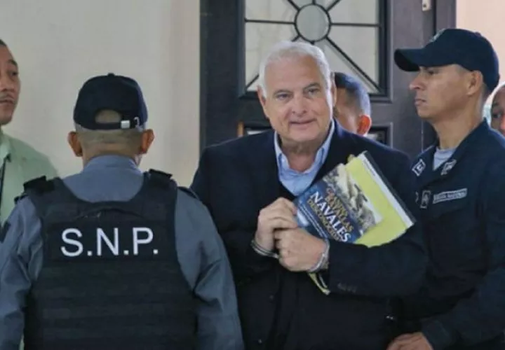 Ricardo Martinelli, detenido injustamente durante dos años, uno en Panamá y el otro en Estados Unidos. Víctor Arosemena