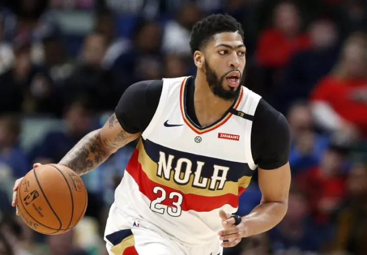 Anthony Davis se va con los Lakers. AP