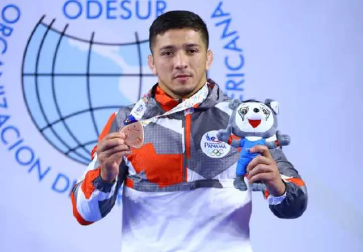 Alvis  ganó plata en Toronto.