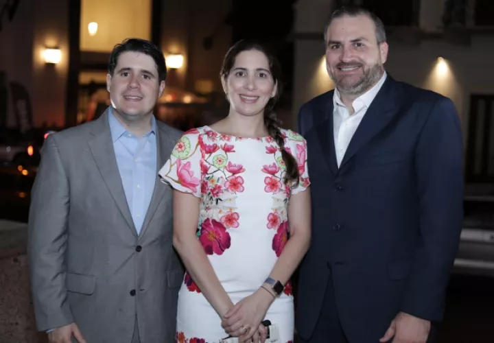 1.  Mauricio Pusillo, Francesca Labella y Mario Labella.