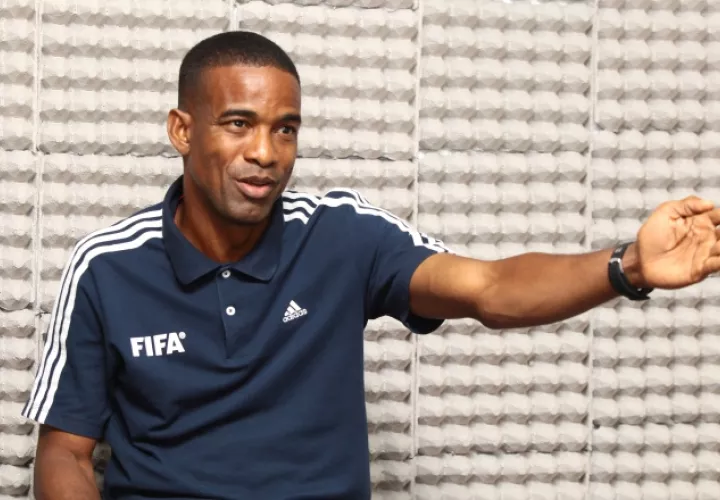 Roberto Moreno, árbitro mundialista en Brasil 2014.