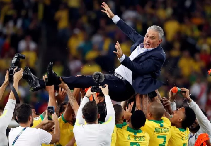 Tite reconoció que es especial consagrarse en el Maracaná. EFE