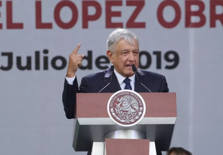 El presidente prometió que el país crecerá a un 4 % en promedio anual durante su sexenio. EFE