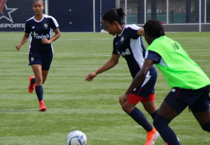 El seleccionado femenino entrena en el "Cascarita" Tapia. @Fepafut
