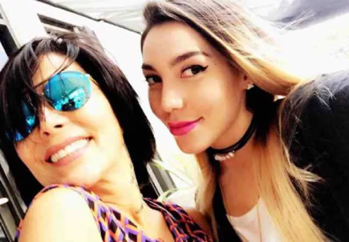Alejandra Guzmán y su hija Frida Sofía. 