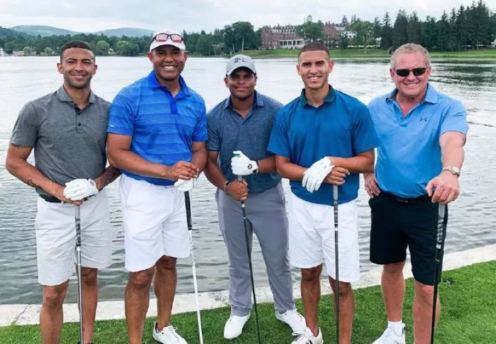 Ayer Mariano Rivera y su familia  disfrutaron de los paisajes de Cooperstown, al acudir a jugar a un campo de golf. Mariano Rivera