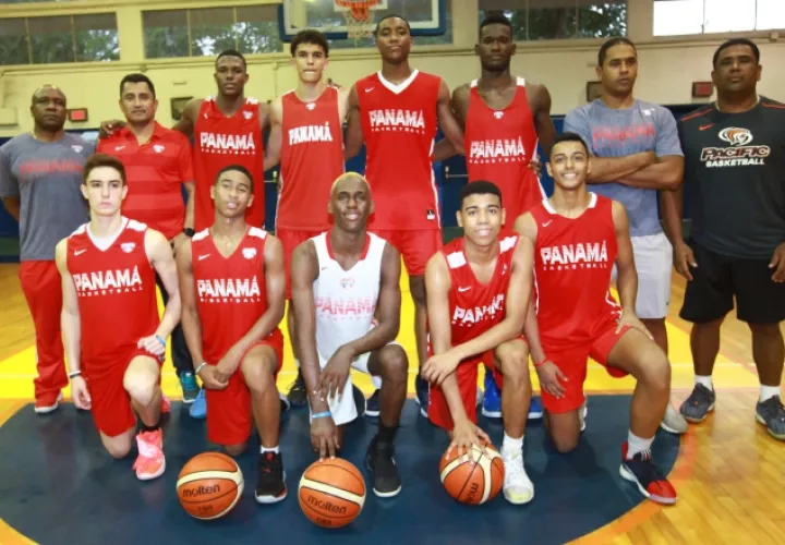 El seleccionado nacional entrenó ayer en el gimnasio de Clayton y debuta mañana ante República Dominicana. Anayansi Gamez