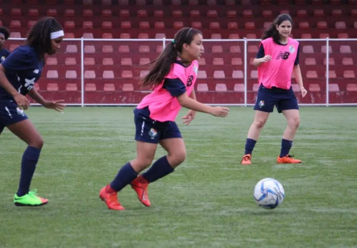 La Sub-17 femenina entrena en el "Cascarita" Tapia. @Fepafut