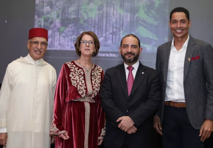 1.  Tahar Lahrech, Oumama Aouad, Ulises Lescure y  César Barría.
