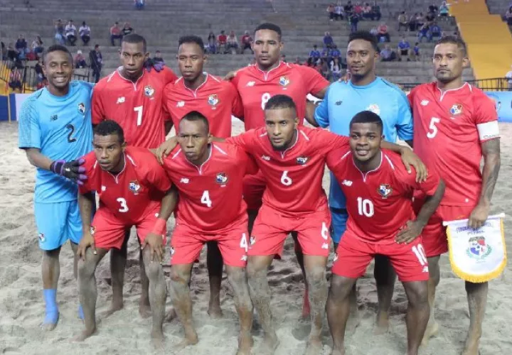 Selección de fútbol playa. @Fepafut