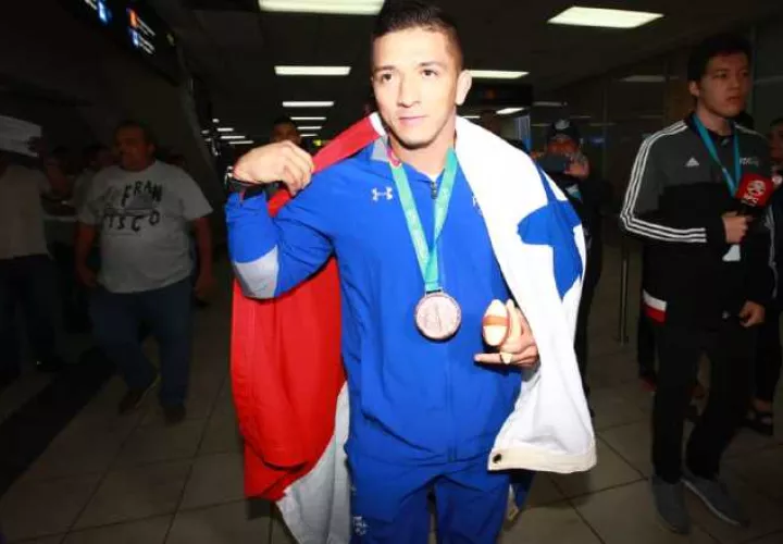 Alvis Almendra a su llegada a Panamá. Anayansi Gamez