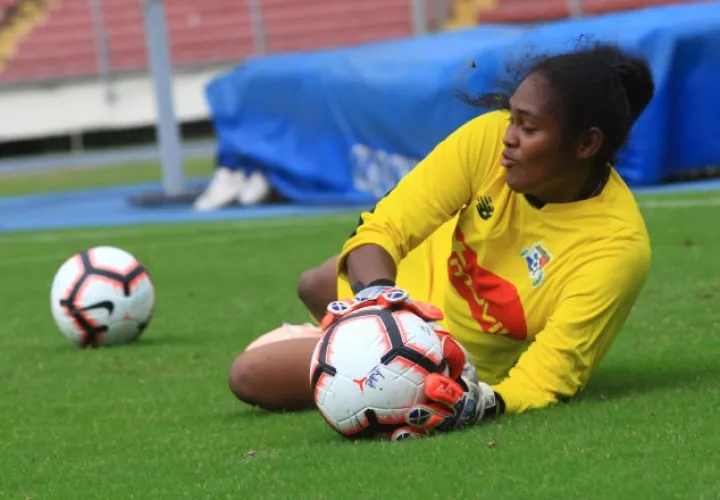 Yenith Bailey se incorporará a su nuevo equipo, Libertad de Paraguay. Anayansi Gamez