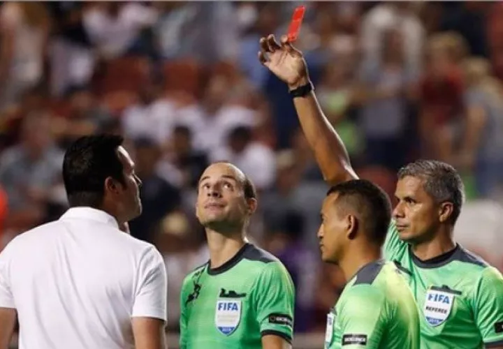 Pittí expulsó a Mike Petke del juego, el pasado 24 de julio.