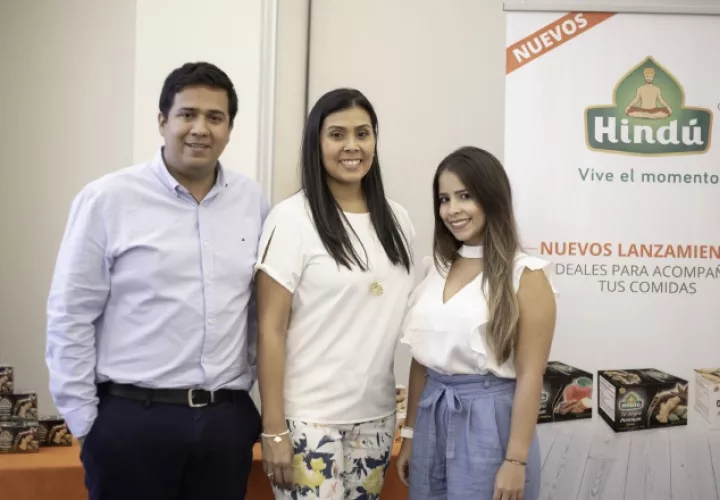 1.  Juan Guillermo González, Evelyn Arosemena y Alejandra Cerón. 