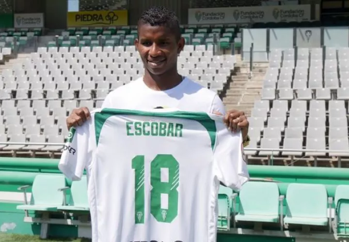Fidel Escobar lucirá el dorsal 18 en el club español. Foto @CordobaCF