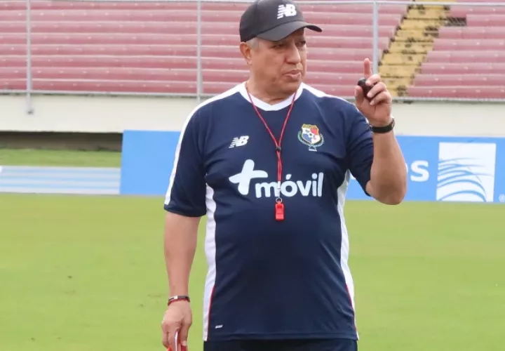 Américo Gallego entrena a puerta cerrada.