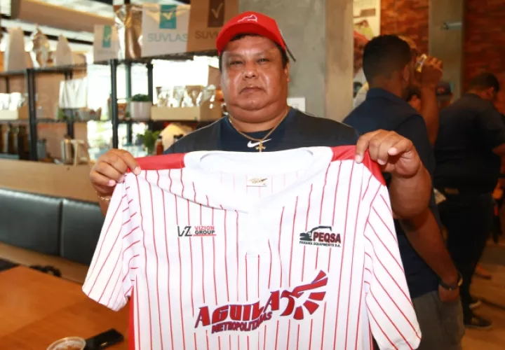 José Murillo III piloto de las Águilas Metropolitanas. Anayansi Gamez