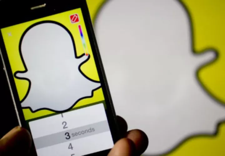 Snapchat es una aplicación de mensajería multimedia con filtros de realidad aumentada.