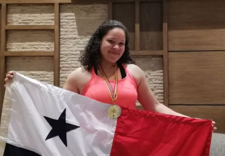 Mariadni Batista agradeció a Dios sus medallas ganadas y haber terminado la competencia sin lesiones. Foto Cortesía Mariadni Batista