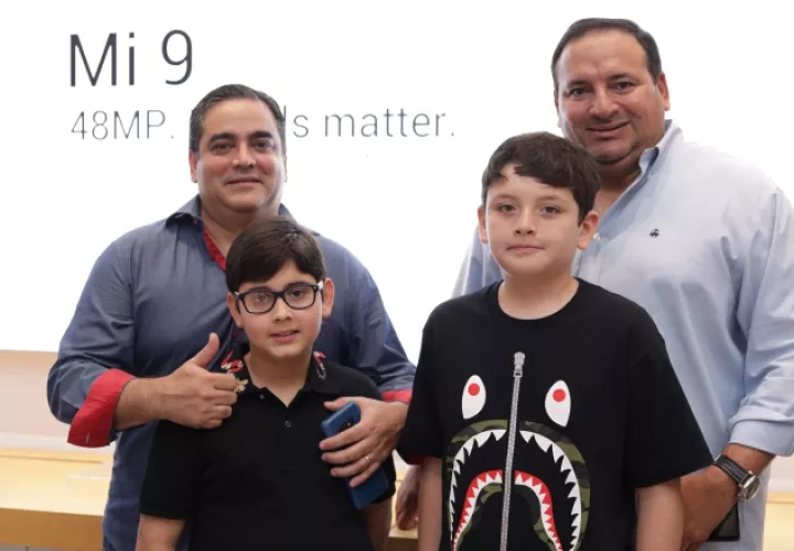 1.  César Robles, Diego Robles, Nicolas Domínguez y Ricardo Domínguez.