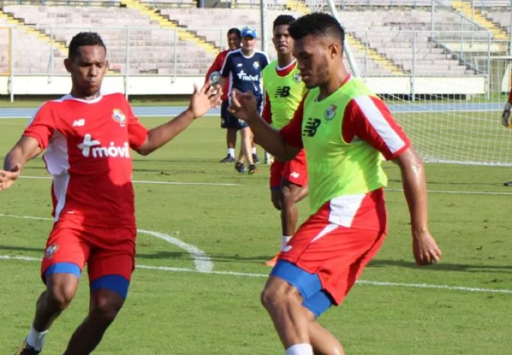 Rolando Blackburn durante el entreamiento matinal en el Rommel Fernández, Fepafut