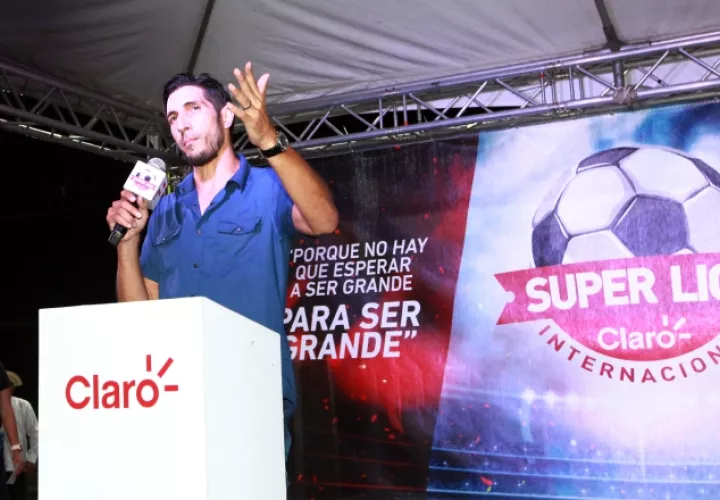 Penedo le dio un mensaje motivador a los finalistas. Anayansi Gamez