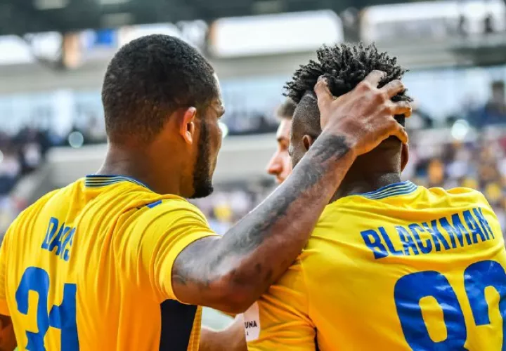 Davis y Blackman juegan en Eslovaquia.