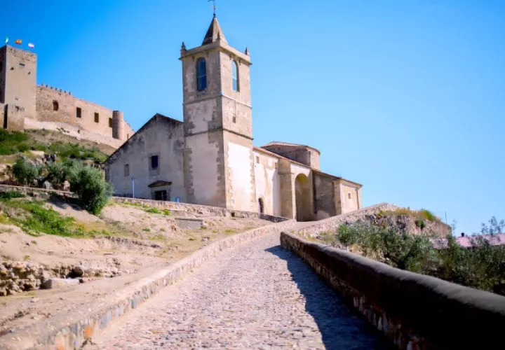 1.  Iglesia de Santiago.