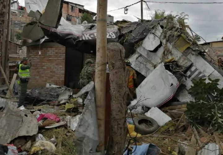 El accidente ocurrió minutos después de que el  bimotor Piper, despegó,