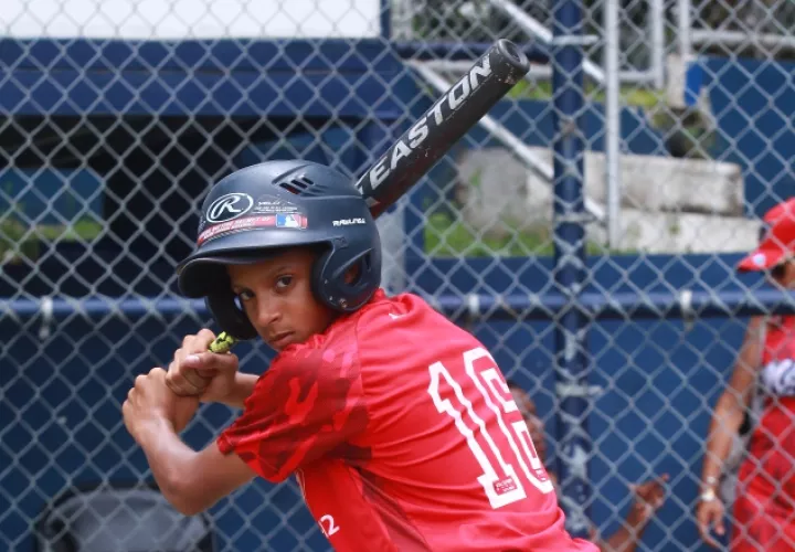Luis Rivera durante la final del Campeonato Nacional de Béisbol Sub-12, que ganaron en conjunto Panamá Metro A y Coclé. Anayansi Gamez